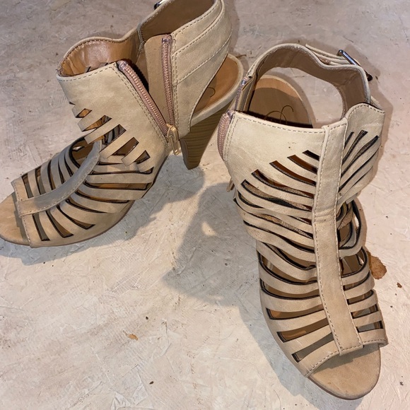 High heels - Picture 2 of 4